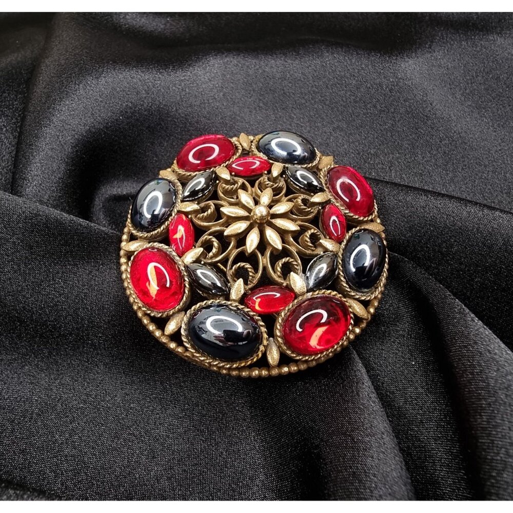 Vintage COROCRAFT Red & Black Cabochon Gold-Tone Circular Brooch Pin Jewelry